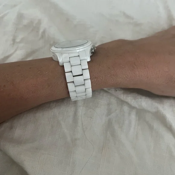 Brand new Michael Kors white ceramic watch. Never worn, from Nordstrom. - Picture 3 of 5